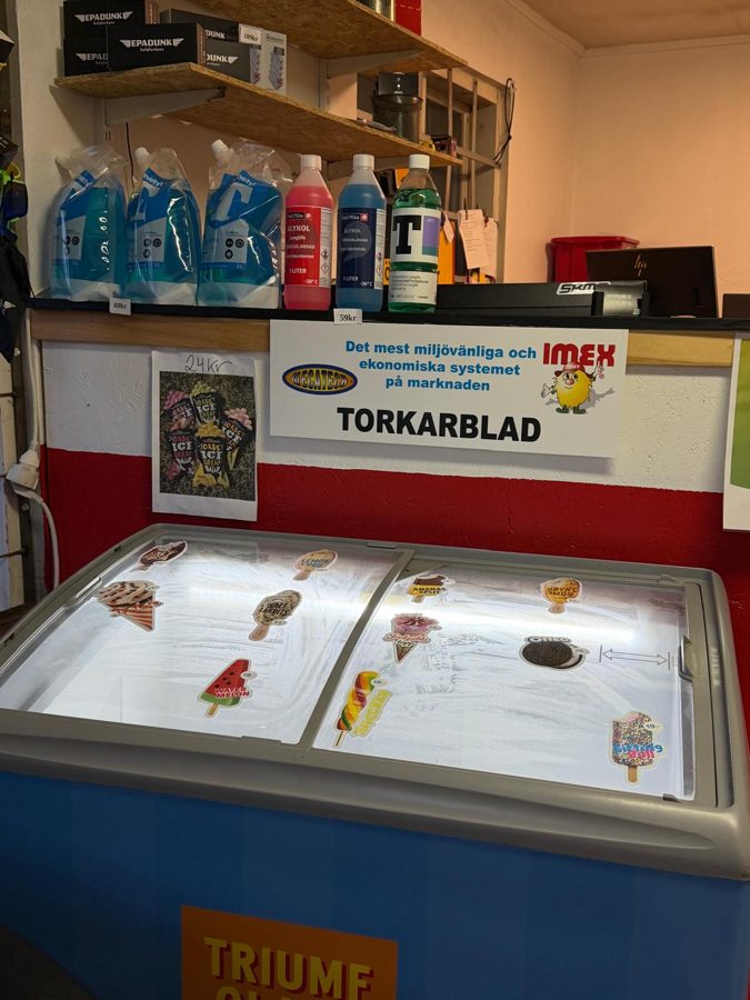 Kiosk med glass och kaffe